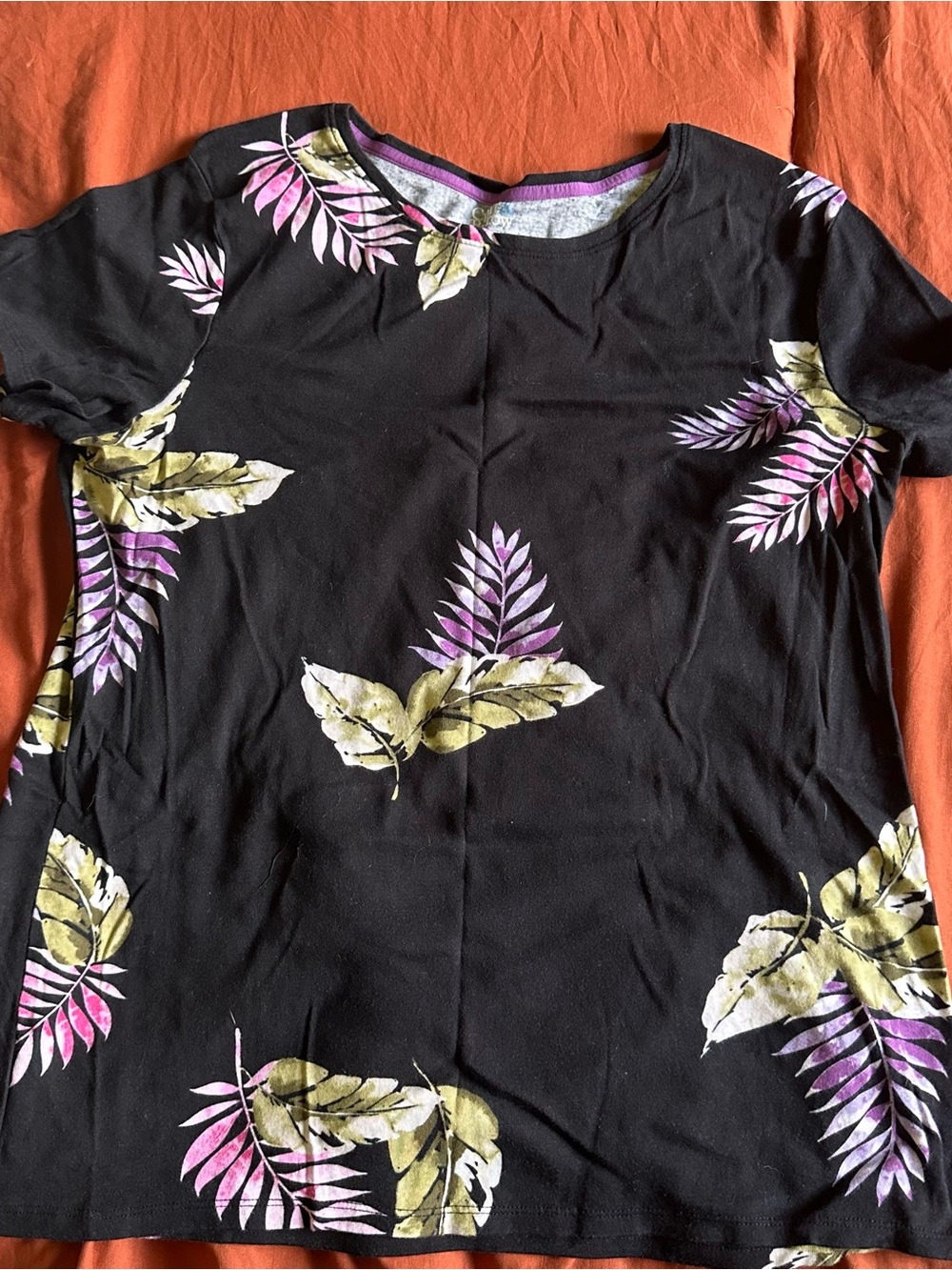 Black Floral Short-Sleeve Tee - Purple & Olive Leaf Print, Croft & Barrow, L